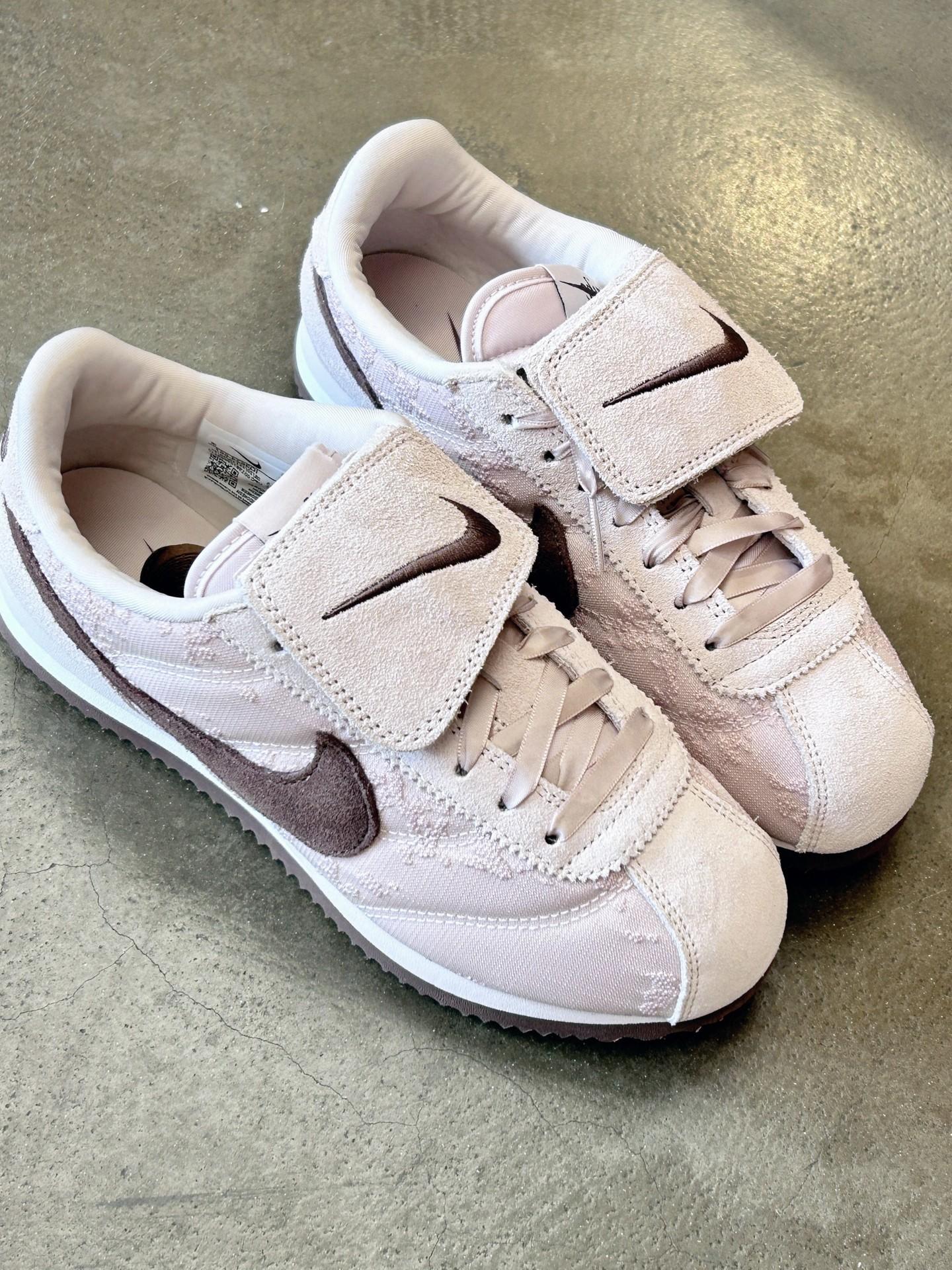 出门散步随手入的粉棕色Nike!求懂得帮我鉴定下真假谢谢🥹